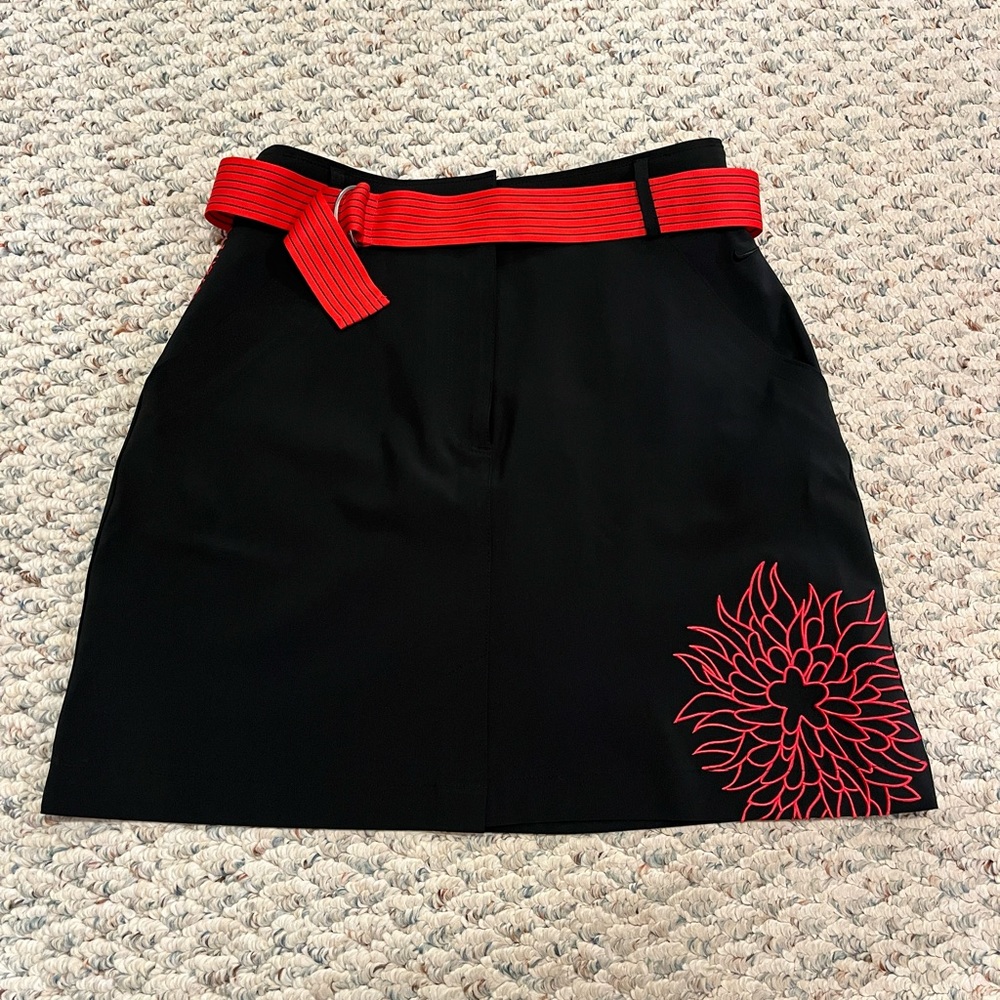 Nike Golf Dri Fit UV Skort Size 4 Black With Red Floral Embroidery And Red Belt